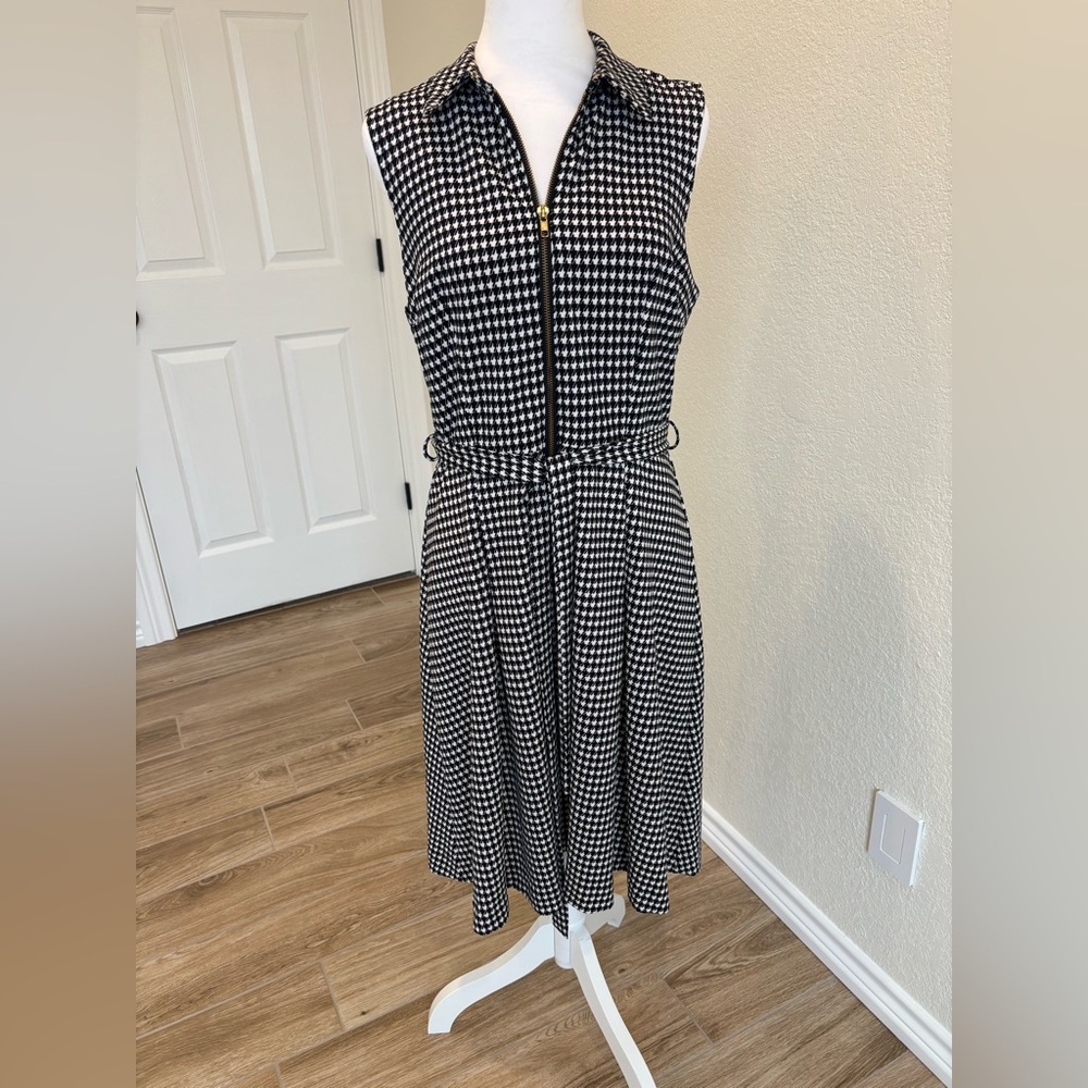 Shelby & Palmer Black and White A-line Knee-length Sleeveless Women Dress